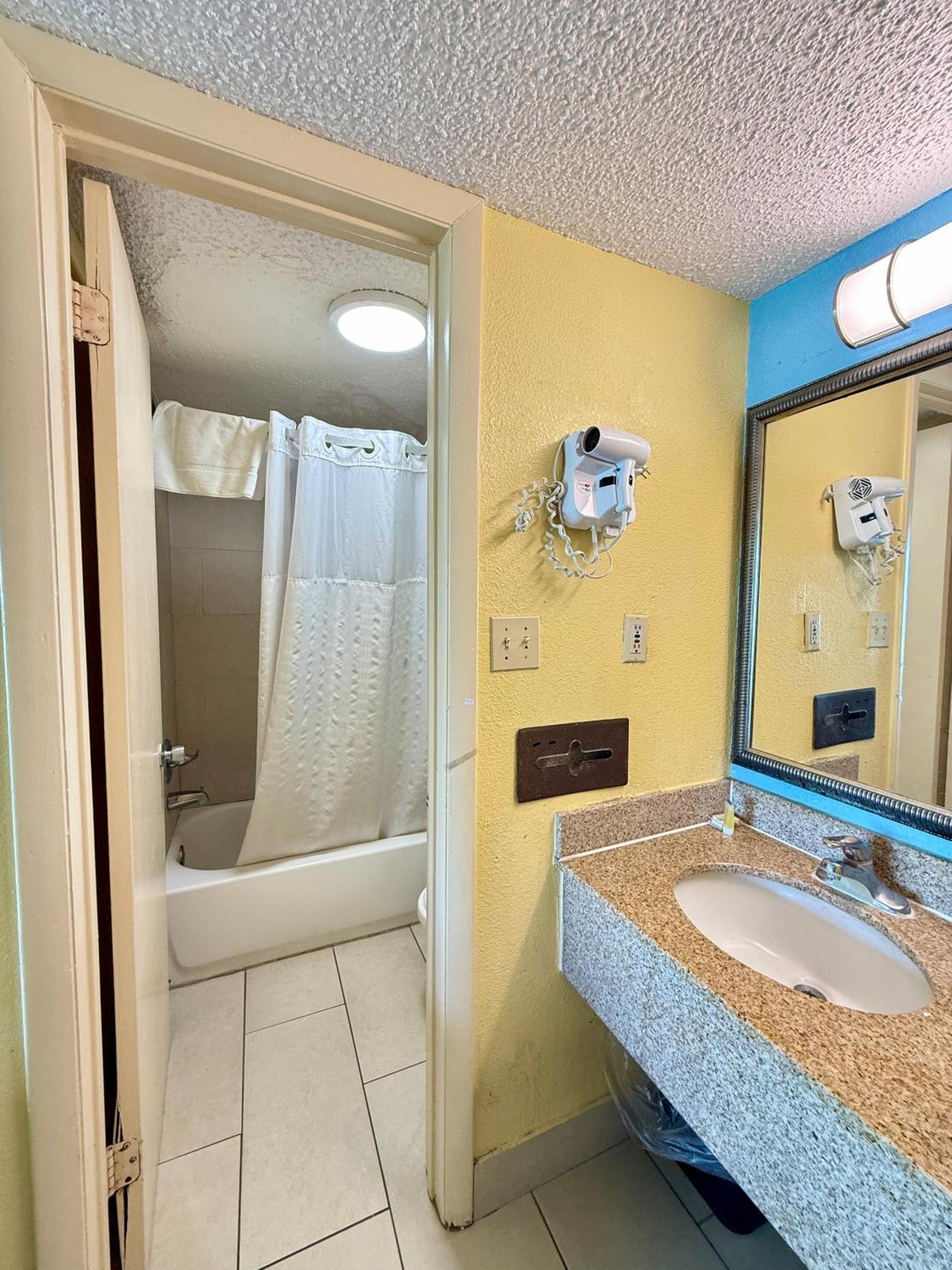 Days Inn By Wyndham Ruther Glen Kings Dominion Area Екстериор снимка